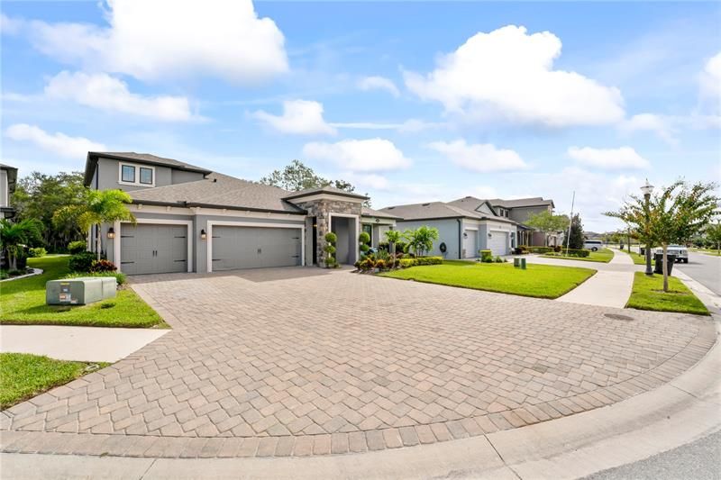 Recently Sold: $895,000 (4 beds, 3 baths, 3126 Square Feet)