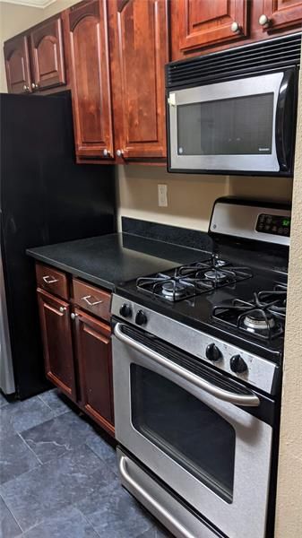 Recently Rented: $1,495 (2 beds, 1 baths, 830 Square Feet)