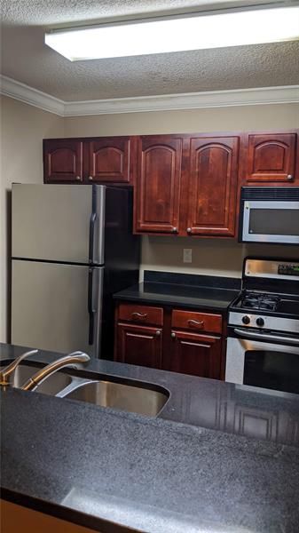 Recently Rented: $1,495 (2 beds, 1 baths, 830 Square Feet)