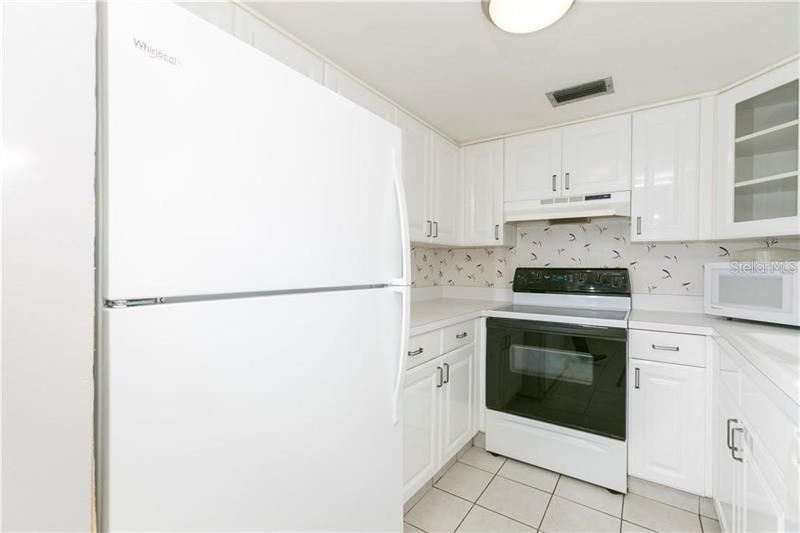 Recently Rented: $1,200 (1 beds, 1 baths, 816 Square Feet)