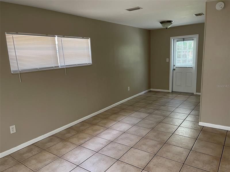 Recently Rented: $1,500 (3 beds, 1 baths, 816 Square Feet)