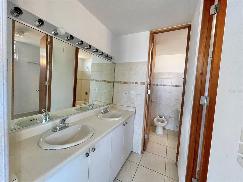 Vendido Recientemente: $181,000 (4 camas, 2 baños, 1720 Pies cuadrados)