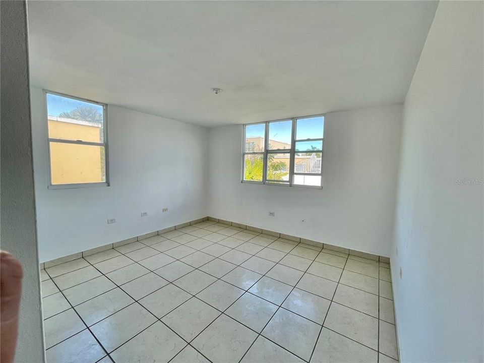 Vendido Recientemente: $181,000 (4 camas, 2 baños, 1720 Pies cuadrados)