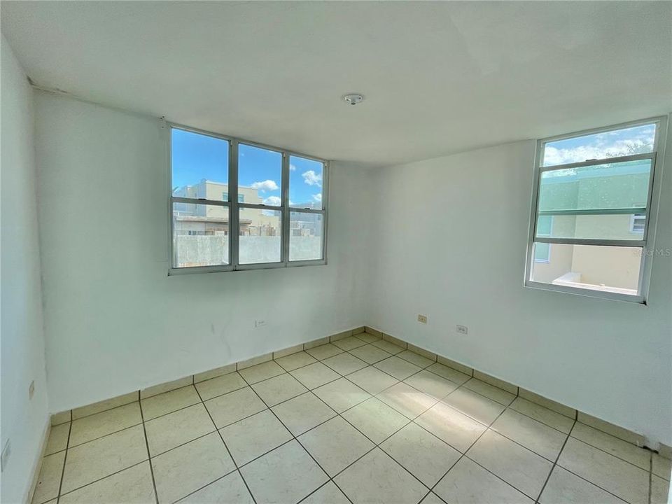 Vendido Recientemente: $181,000 (4 camas, 2 baños, 1720 Pies cuadrados)