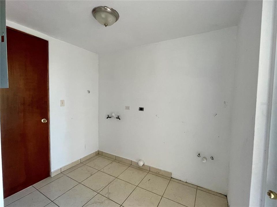 Vendido Recientemente: $181,000 (4 camas, 2 baños, 1720 Pies cuadrados)