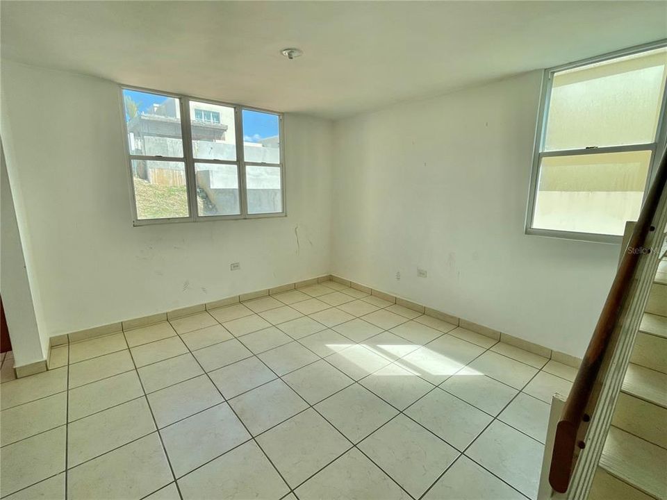 Vendido Recientemente: $181,000 (4 camas, 2 baños, 1720 Pies cuadrados)