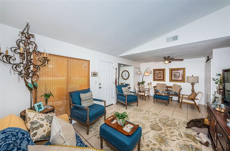 Recently Sold: $1,200,000 (5 beds, 0 baths, 2670 Square Feet)