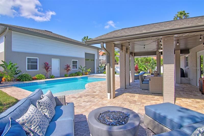 Recently Sold: $925,000 (4 beds, 2 baths, 2319 Square Feet)