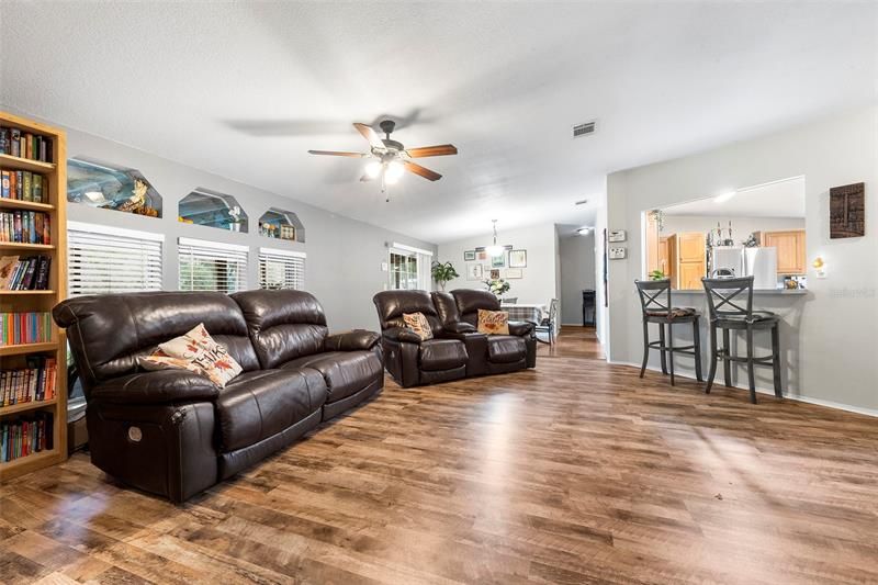 Recently Sold: $245,000 (3 beds, 2 baths, 1755 Square Feet)