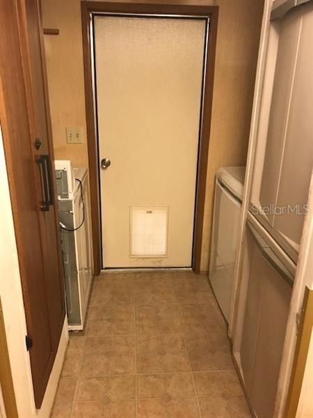 Utility room with washer and Dryer