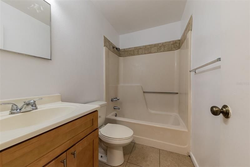 最近租的: $1,300 (2 贝兹, 1 浴室, 804 平方英尺)