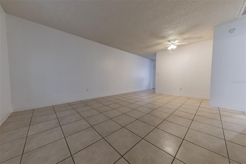 Recently Rented: $1,300 (2 beds, 1 baths, 804 Square Feet)