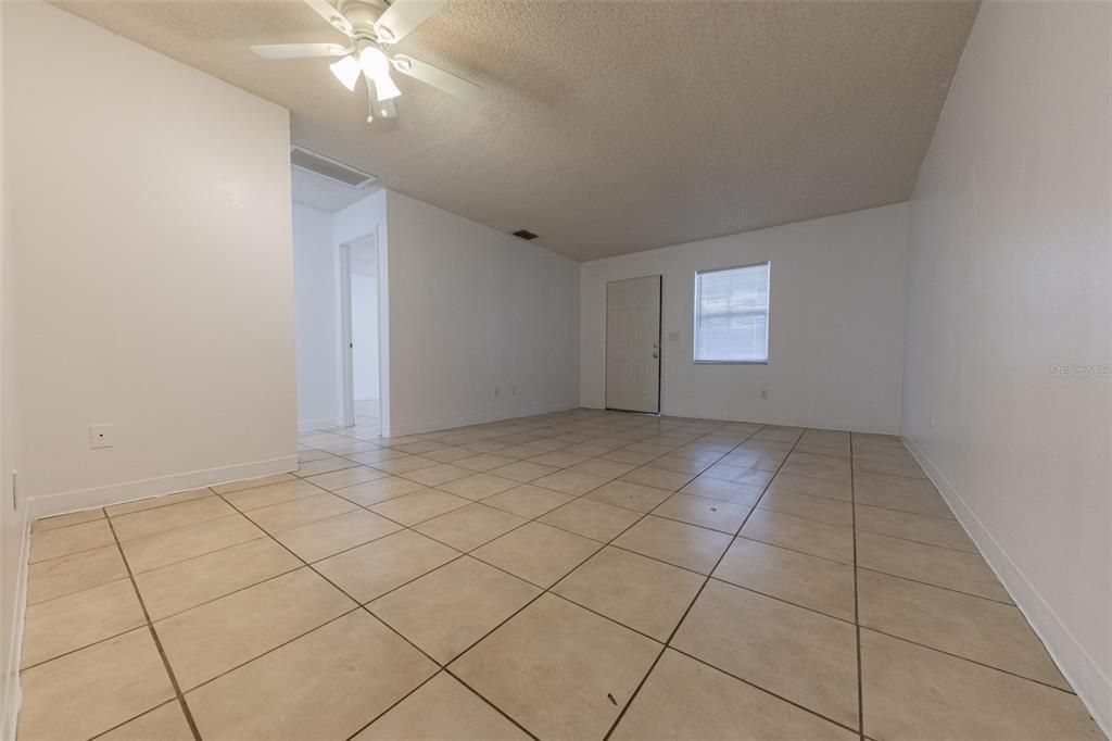 Recently Rented: $1,300 (2 beds, 1 baths, 804 Square Feet)