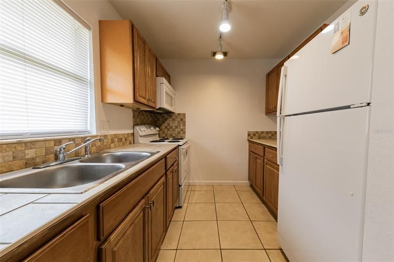 Recently Rented: $1,300 (2 beds, 1 baths, 804 Square Feet)