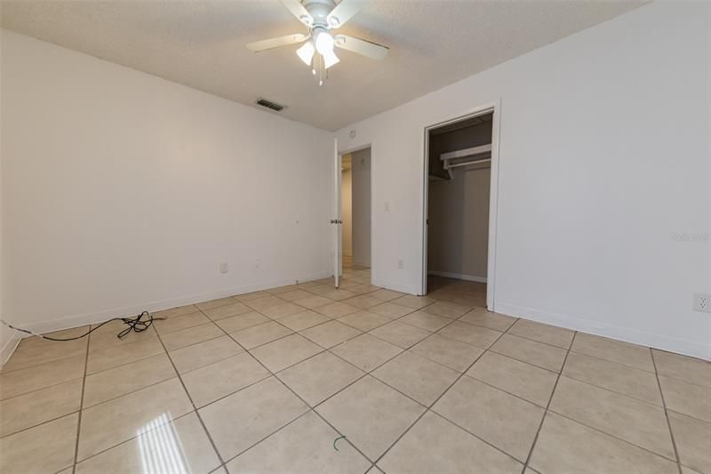 Recently Rented: $1,300 (2 beds, 1 baths, 804 Square Feet)