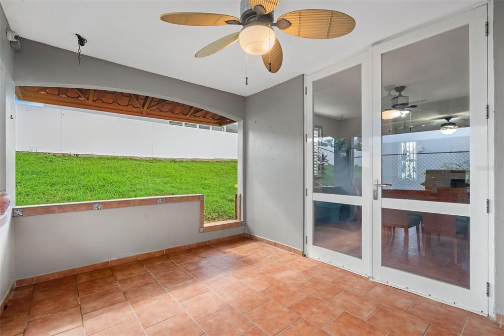 Vendido Recientemente: $300,000 (4 camas, 2 baños, 1909 Pies cuadrados)