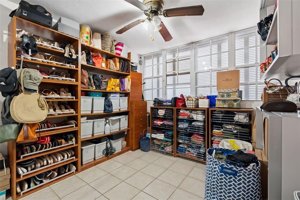 Vendido Recientemente: $300,000 (4 camas, 2 baños, 1909 Pies cuadrados)