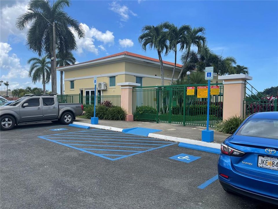 Recently Sold: $300,000 (4 beds, 2 baths, 1909 Square Feet)