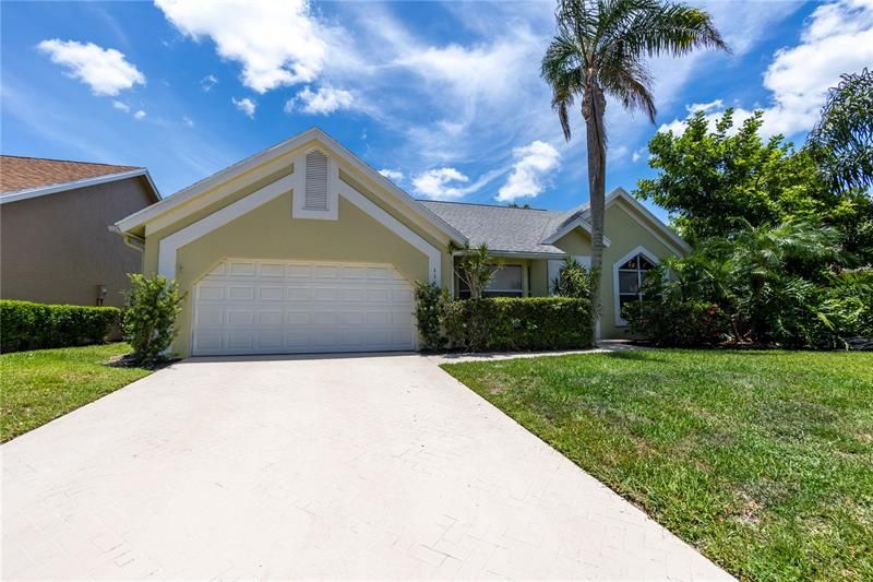 Recently Sold: $550,000 (3 beds, 2 baths, 1705 Square Feet)
