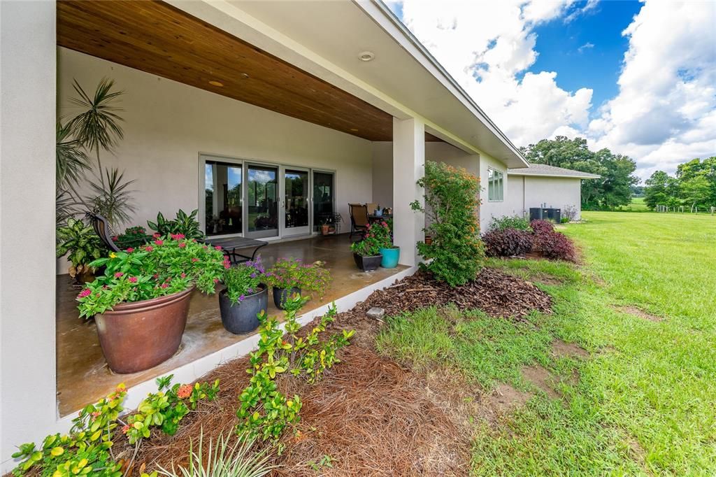 Recently Sold: $1,995,000 (3 beds, 2 baths, 2122 Square Feet)