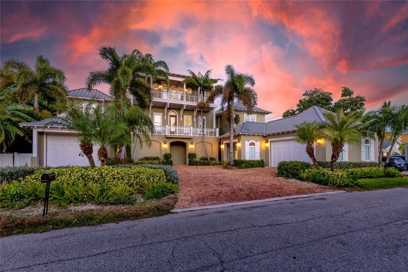 Recently Sold: $5,995,000 (5 beds, 4 baths, 5148 Square Feet)