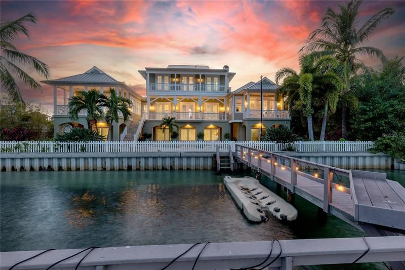 Recently Sold: $5,995,000 (5 beds, 4 baths, 5148 Square Feet)