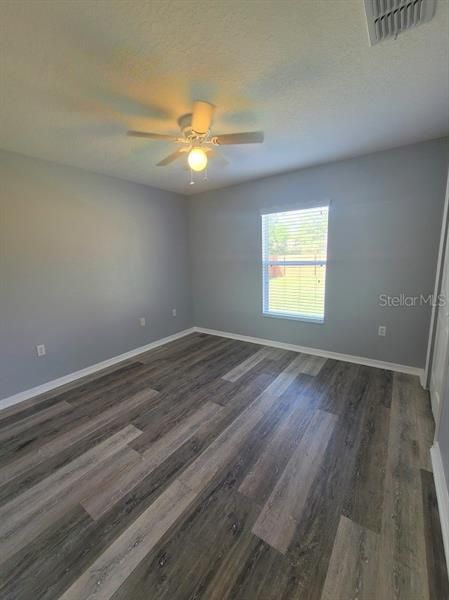 Recently Rented: $1,900 (3 beds, 2 baths, 1655 Square Feet)