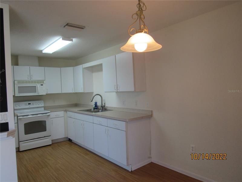 Recently Rented: $1,895 (3 beds, 2 baths, 1170 Square Feet)