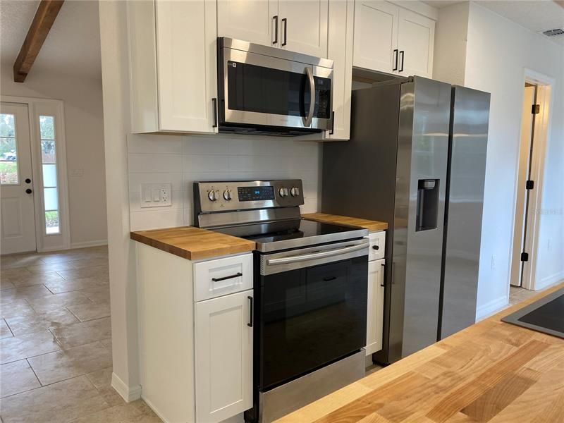 Recently Rented: $2,400 (2 beds, 2 baths, 947 Square Feet)