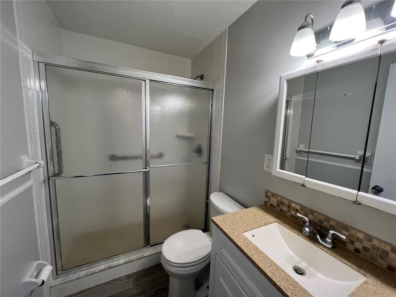 Recently Rented: $1,800 (2 beds, 1 baths, 965 Square Feet)