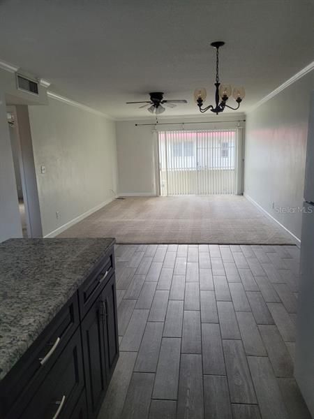 Recently Rented: $1,800 (2 beds, 1 baths, 965 Square Feet)