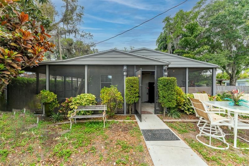 Recently Sold: $315,000 (3 beds, 1 baths, 962 Square Feet)