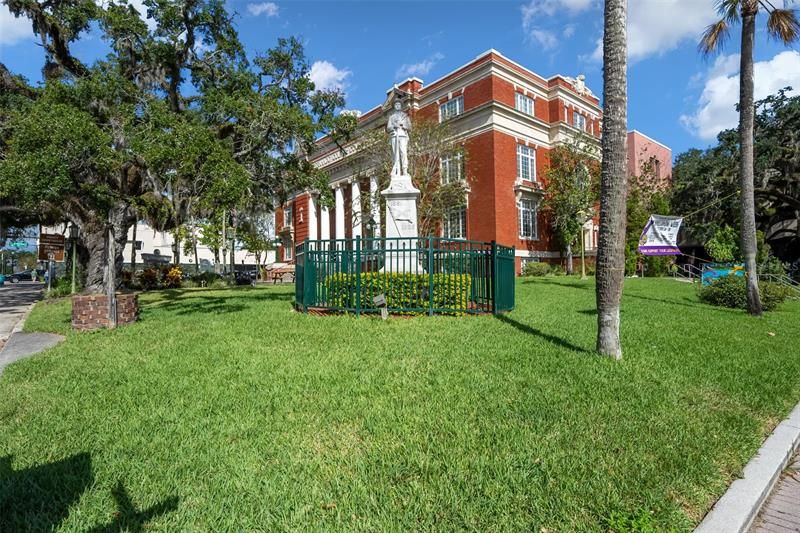 Recently Sold: $950,000 (3 beds, 4 baths, 3082 Square Feet)