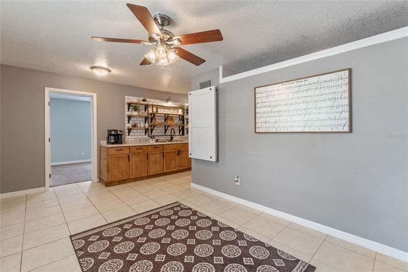 Recently Sold: $299,000 (2 beds, 1 baths, 589 Square Feet)