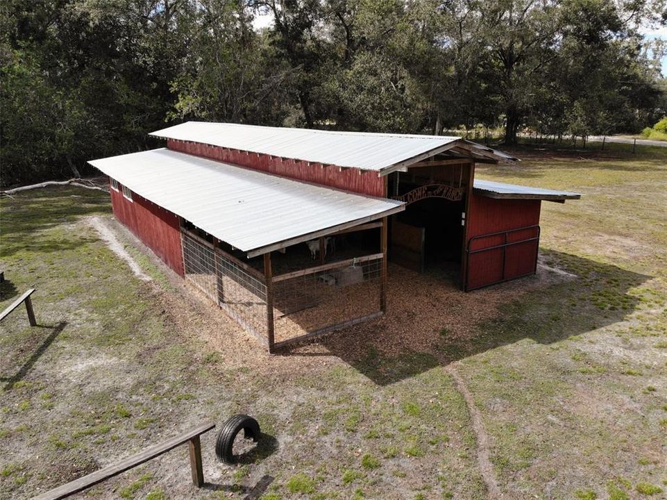 Barn with 6 stalls