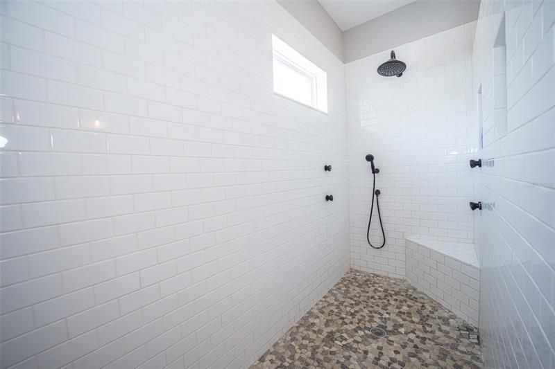 最近售出: $569,900 (3 贝兹, 2 浴室, 2030 平方英尺)