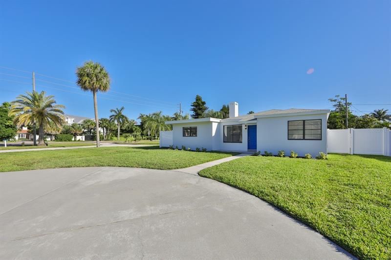 Recently Sold: $680,000 (3 beds, 3 baths, 1900 Square Feet)