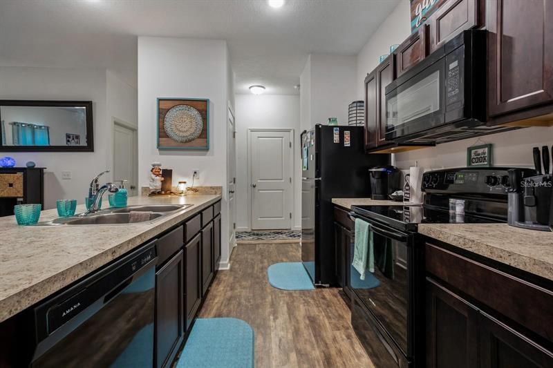 Active With Contract: $2,000 (3 beds, 2 baths, 1414 Square Feet)