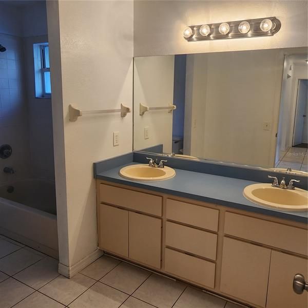 Недавно арендовано: $2,300 (4 спален, 2 ванн, 1976 Квадратных фут)