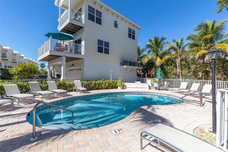 Recently Sold: $1,300,000 (3 beds, 2 baths, 1524 Square Feet)