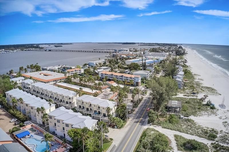 Recently Sold: $1,300,000 (3 beds, 2 baths, 1524 Square Feet)