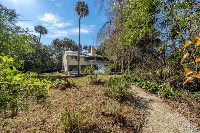 Recently Sold: $610,000 (3 beds, 2 baths, 1452 Square Feet)