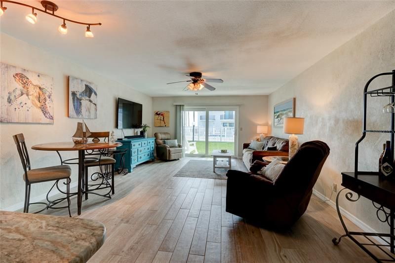 Recently Sold: $387,000 (2 beds, 2 baths, 1184 Square Feet)