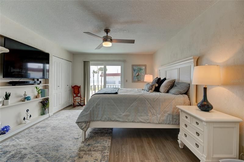 Recently Sold: $387,000 (2 beds, 2 baths, 1184 Square Feet)