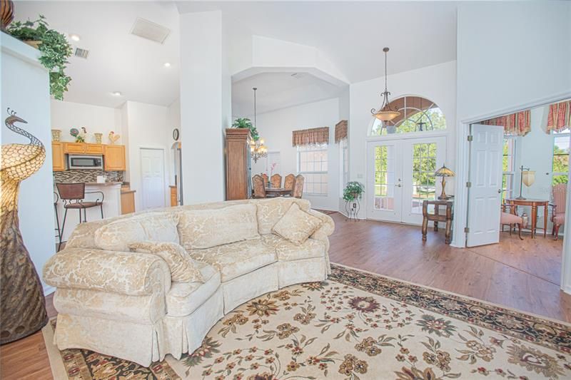 Recently Sold: $680,000 (4 beds, 3 baths, 2711 Square Feet)