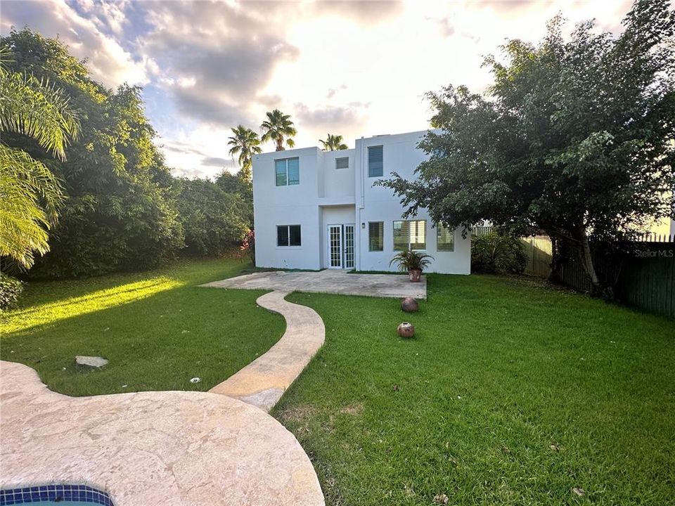 Recently Sold: $725,000 (4 beds, 3 baths, 2600 Square Feet)