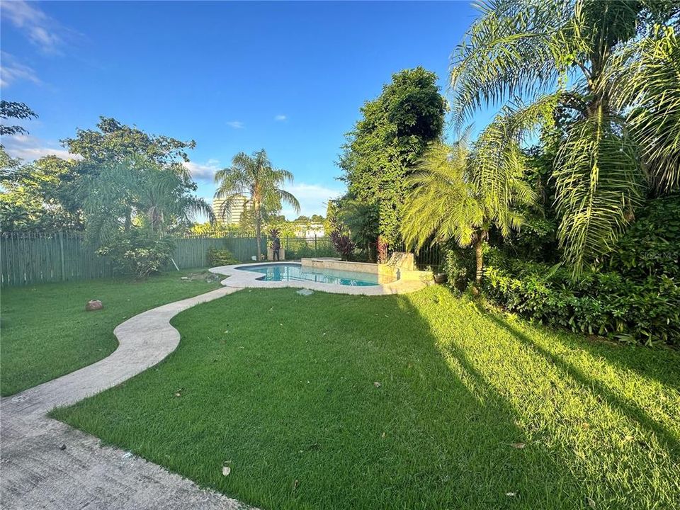 Recently Sold: $725,000 (4 beds, 3 baths, 2600 Square Feet)