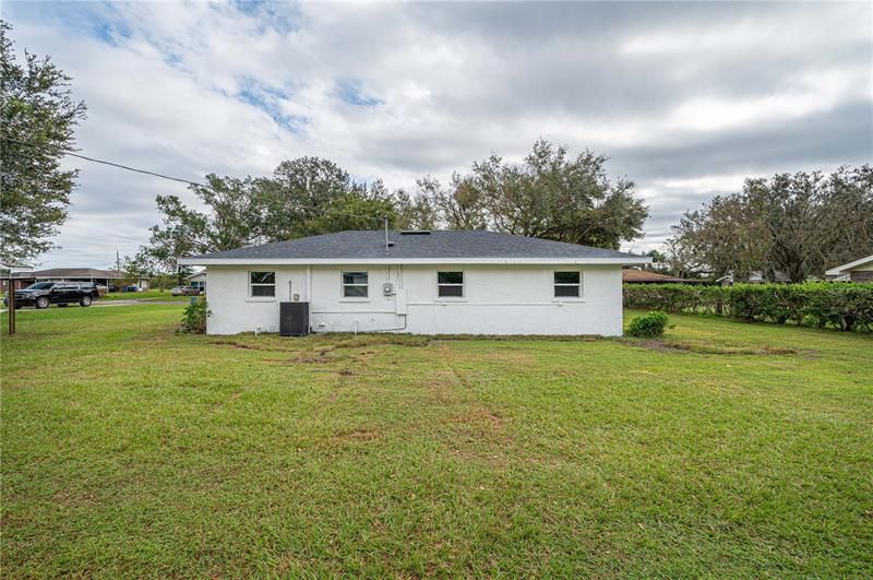 Recently Sold: $215,000 (3 beds, 1 baths, 885 Square Feet)