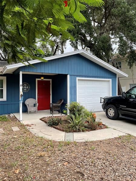 Recently Sold: $550,000 (3 beds, 2 baths, 1452 Square Feet)