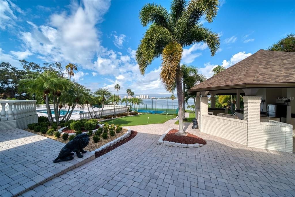 Recently Sold: $10,595,000 (6 beds, 7 baths, 11982 Square Feet)